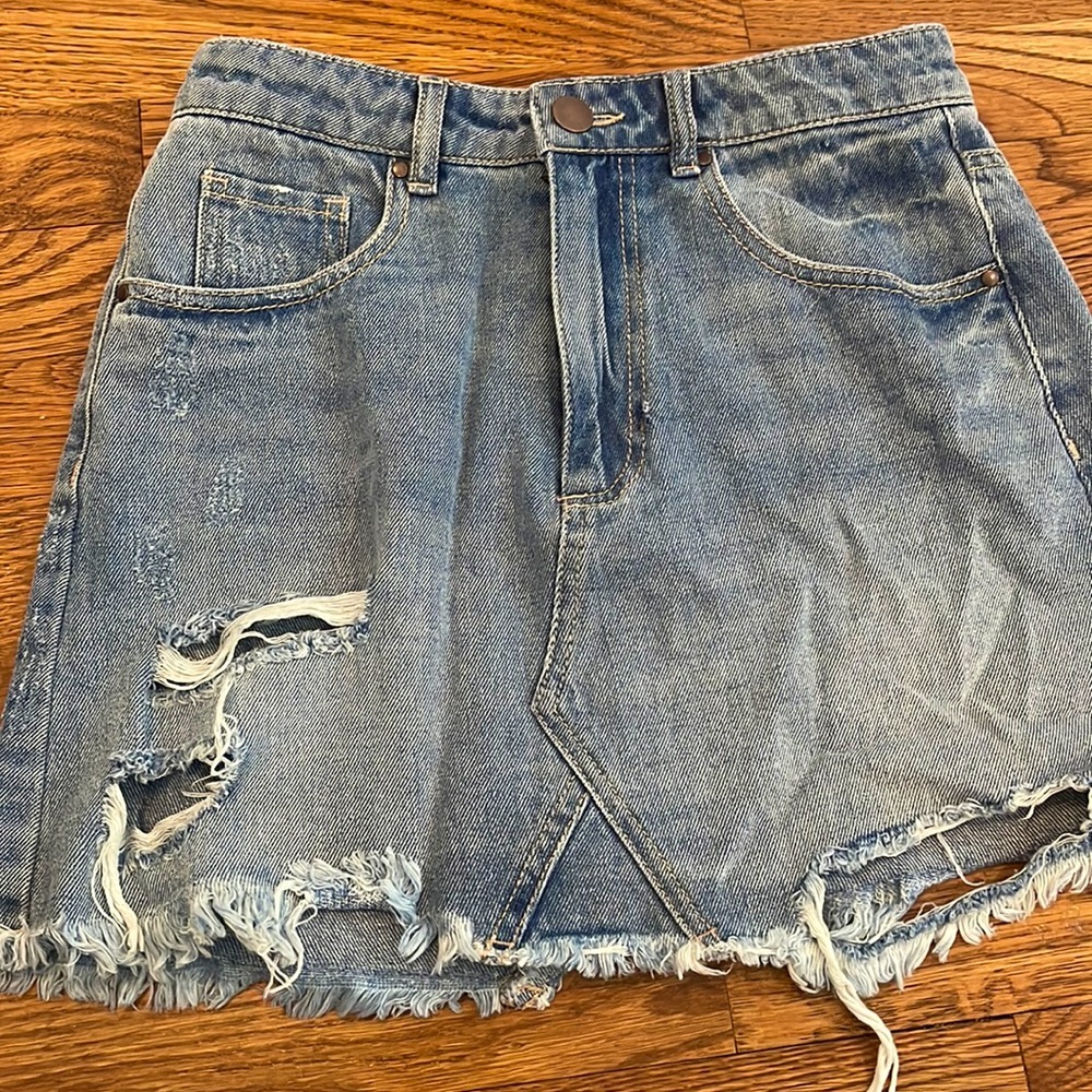 Lulu’s light wash ripped Americana jean skirt (rips are intentional)!